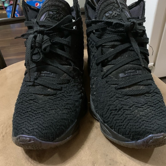 Lebron 17s size 8 - Picture 1 of 5